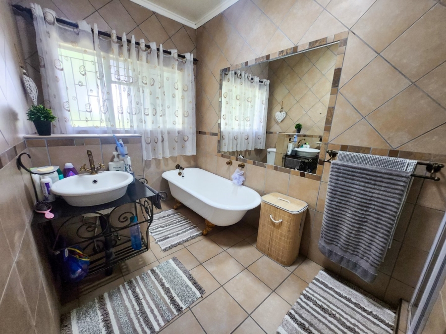 4 Bedroom Property for Sale in Wilgenhof Free State